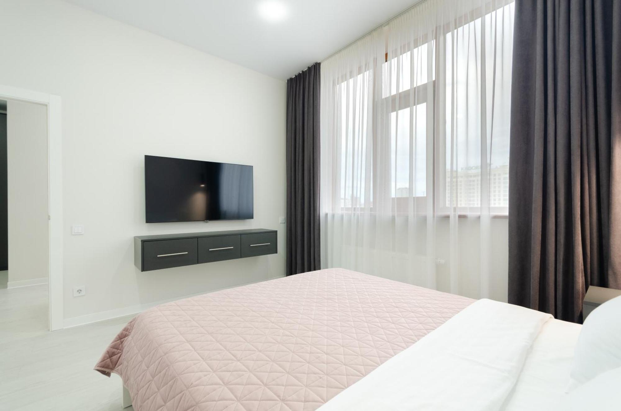 Petrovdom Inn Rc Diplomat Hall -The Smart Hotel Apartment Panoramic City View I Kiev Esterno foto